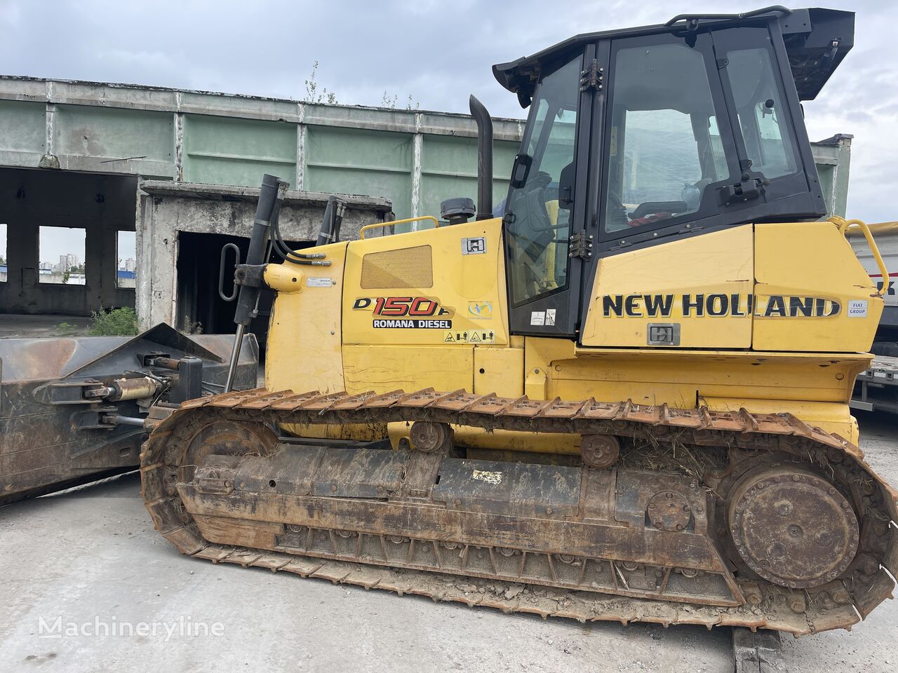 New Holland D 150 bulldozer