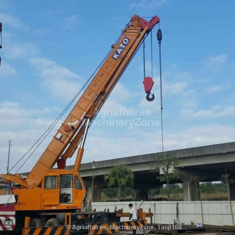 Kato NK400-III mobile crane