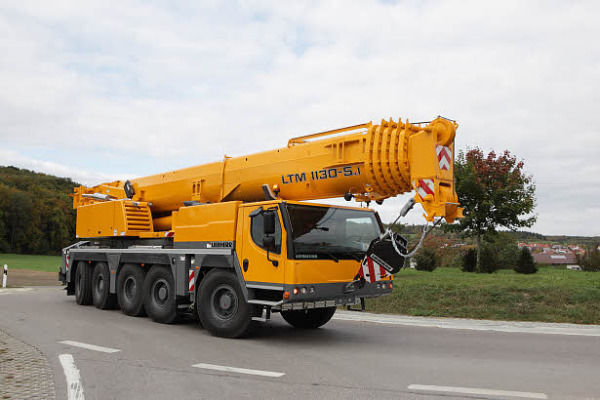 Liebherr LTM1130-5.1 mobile crane