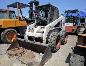 BOBCAT S863 skid steer