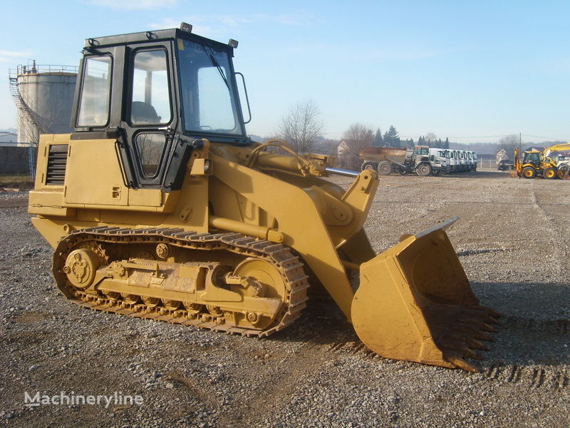 Caterpillar 943 track loader