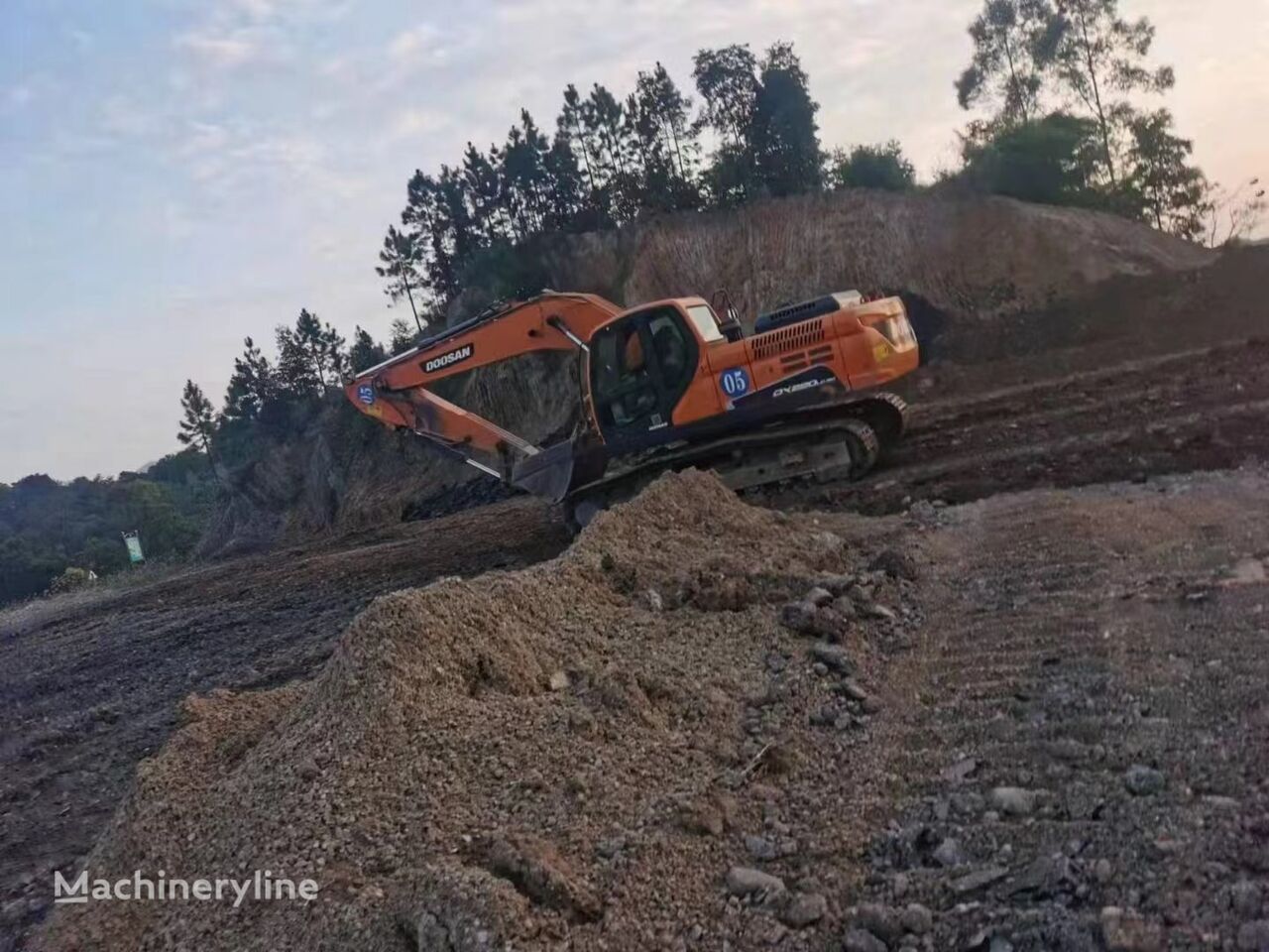 Doosan  DX220LC-9C tracked excavator
