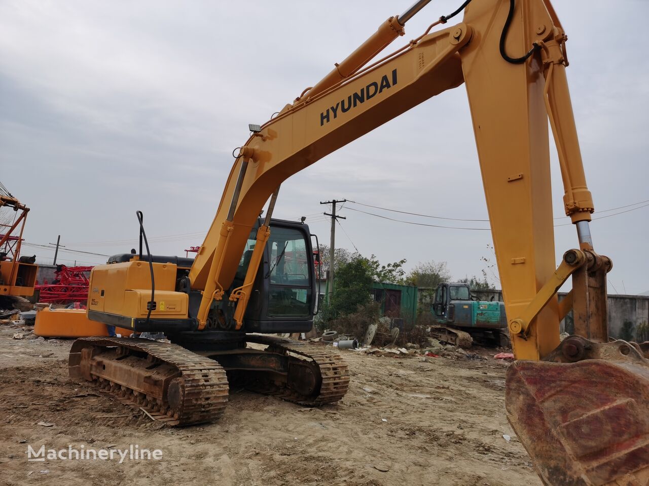 Hyundai R225LC-7 tracked excavator