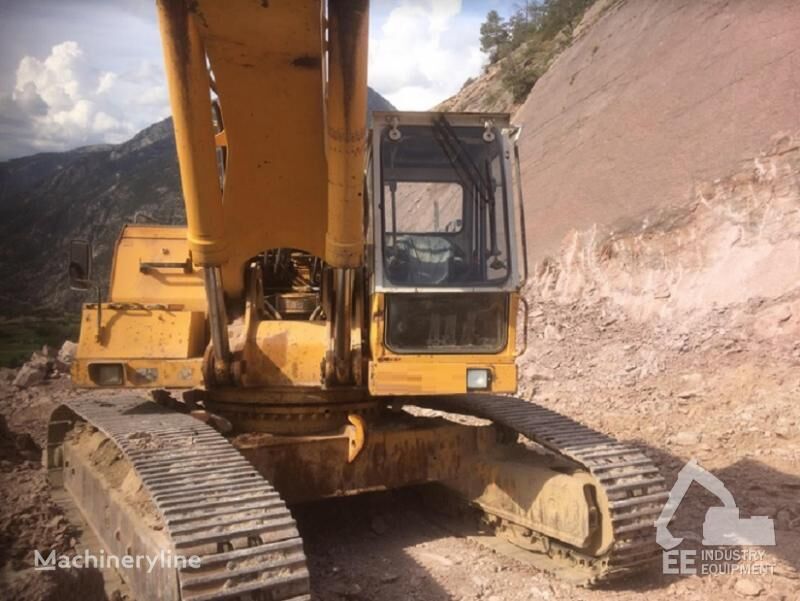 Liebherr R 952 tracked excavator