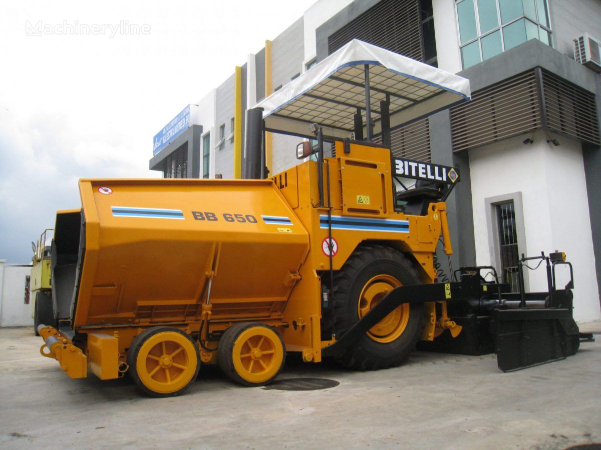 Bitelli BB650 wheel asphalt paver
