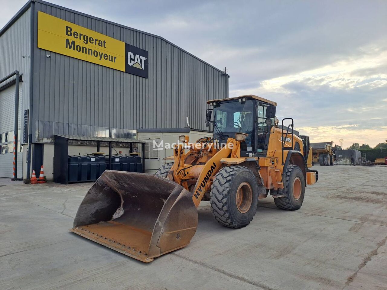 Hyundai HL955 wheel loader